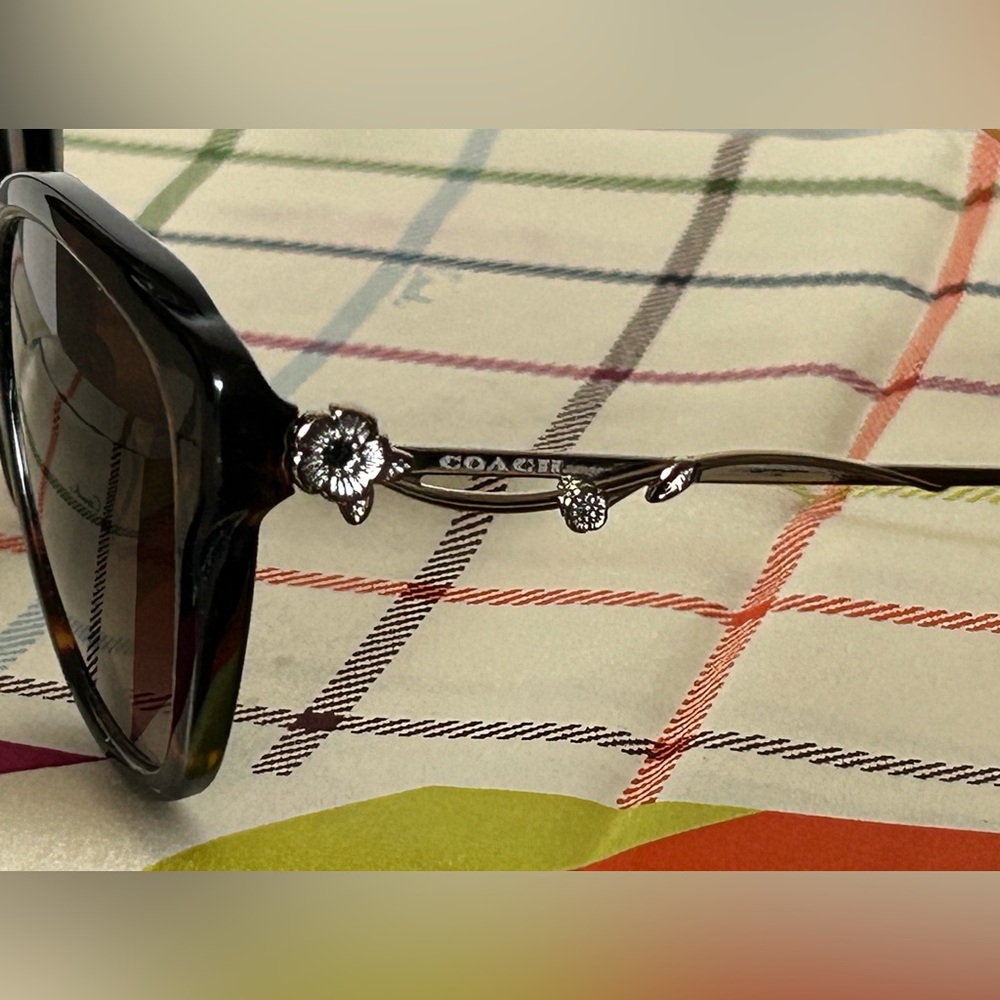 COACH Tea Rose Cat Eye Dark Tortoise Frame w/Brown Gradient UV Lenses w/Case - Picture 3 of 8